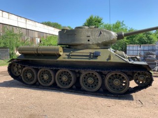 Танк T-34-85 на постамент