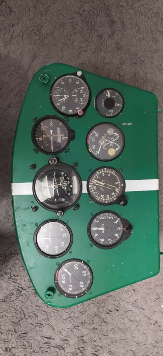 Приборные доски и покрышка для Як-52