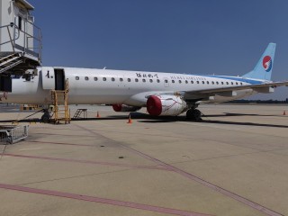 Самолет Embraer ERJ190-100LR