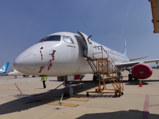 Самолет Embraer ERJ190-100LR