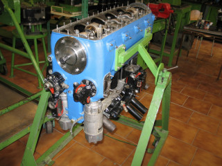 Двигатель Лом-Прага М-332