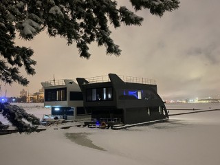Дом на воде Cruise 140