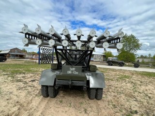 Макет «Катюши» БМ-13Н