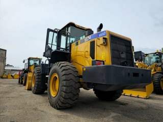 Фронтальный погрузчик SEM 655D