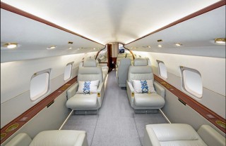 Самолет Bombardier Challenger 604