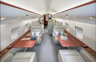 Самолет Bombardier Challenger 604