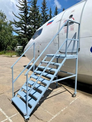 Фюзеляж, салон, кабина самолета Боинг 737, аренда