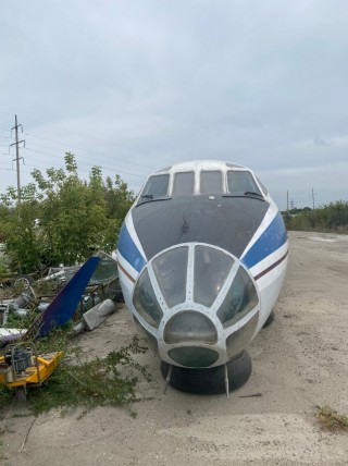 Кабина с частью фюзеляжа Ту-134