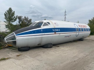 Кабина с частью фюзеляжа Ту-134