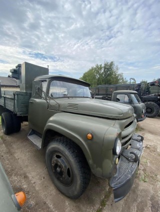 ЗиЛ-130 с аэродромным прожектором АПМ-90