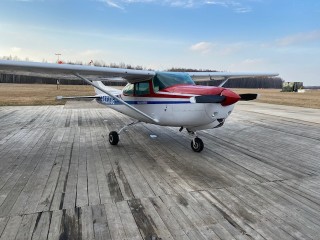 Самолет Cessna 182RG