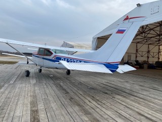 Самолет Cessna 182RG