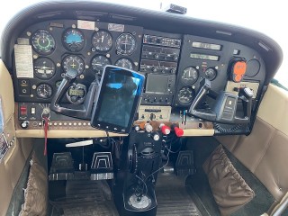 Самолет Cessna 182RG