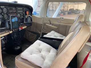 Самолет Cessna 182RG