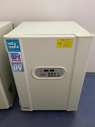 Углекислотный CO2 инкубатор SANYO MCO-18