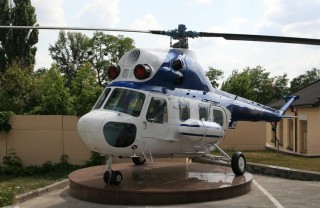 Вертолет Ми-2 на постамент