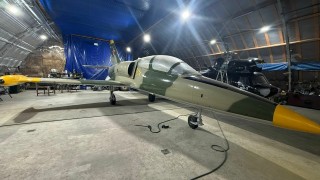 Самолет Л-39 авиапамятник