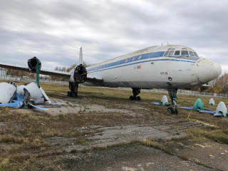 Самолет Ил-18, списанный