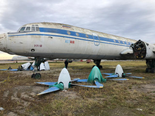 Самолет Ил-18, списанный